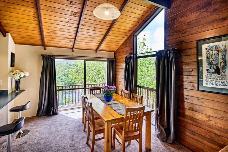 Photo of property in 9 Bushland Grove, Paparangi, Wellington, 6037