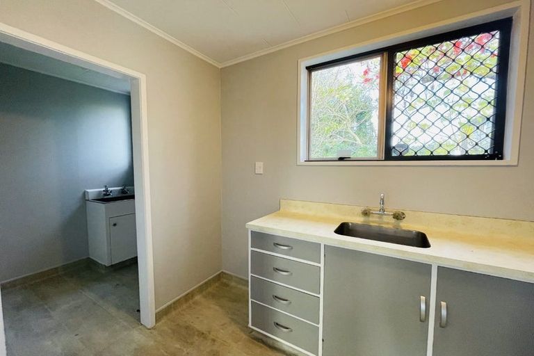 Photo of property in 2/801 Hastings Street North, Hastings, 4122