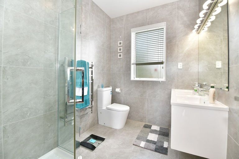 Photo of property in 19 Maka Terrace, Orewa, 0931