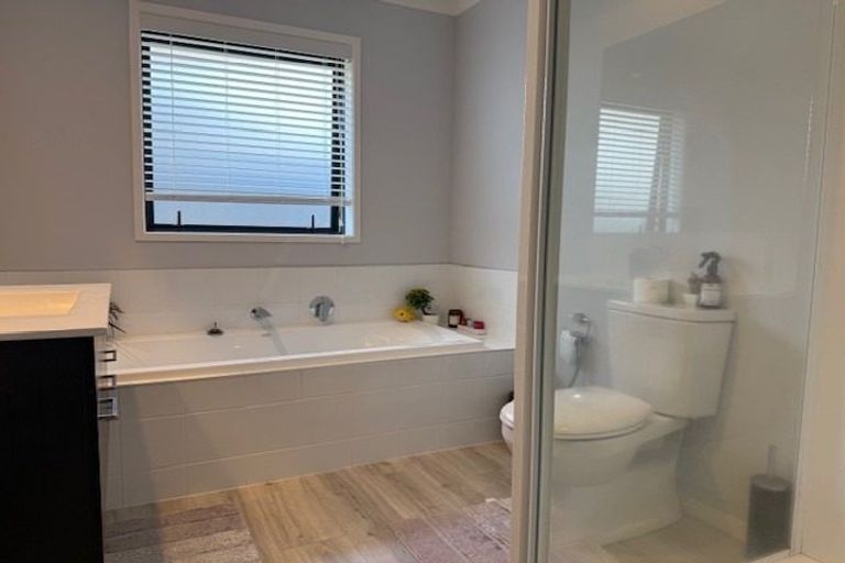 Photo of property in 35 Te Wharo Drive, Papamoa, 3118