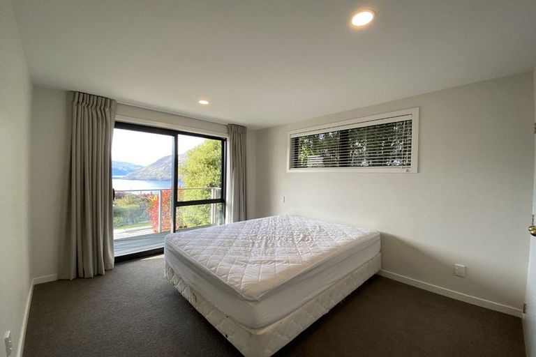 Photo of property in 54a Wynyard Crescent, Fernhill, Queenstown, 9300