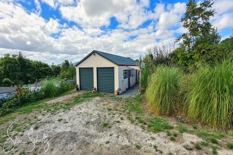 Photo of property in 105 Gorge Road, Maungaturoto, 0520