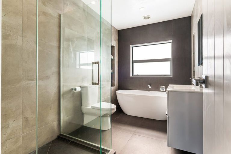 Photo of property in 36 Gilbransen Road, Kumeu, 0810