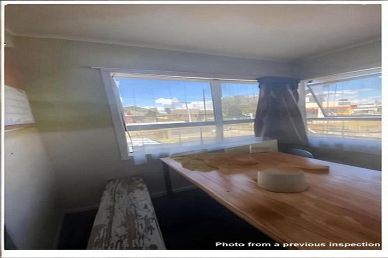 Photo of property in 2 Halswell Street, Mangere East, Auckland, 2024