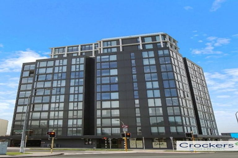 Photo of property in 704/1 Buscomb Avenue, Henderson, Auckland, 0610