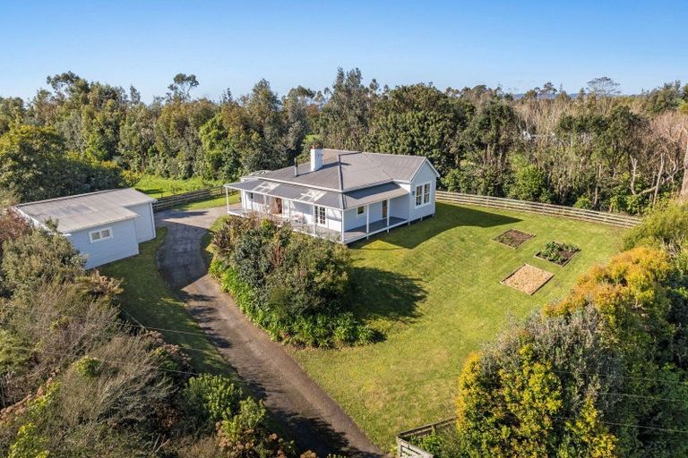 Photo of property in 1017 Main North Road, Onaero, Waitara, 4383