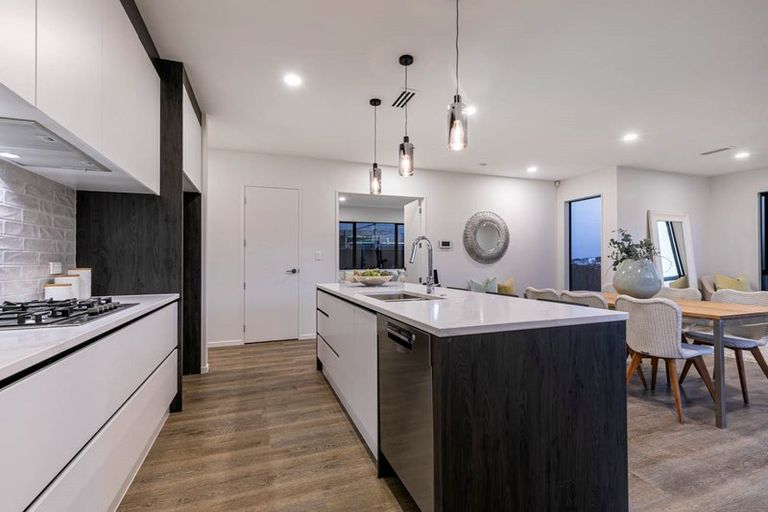 Photo of property in 32 Paparahi Place, Wainui, Silverdale, 0992