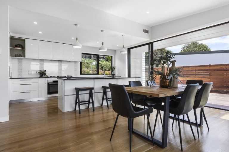 Photo of property in 7b Montrose Place, Highlands Park, New Plymouth, 4312