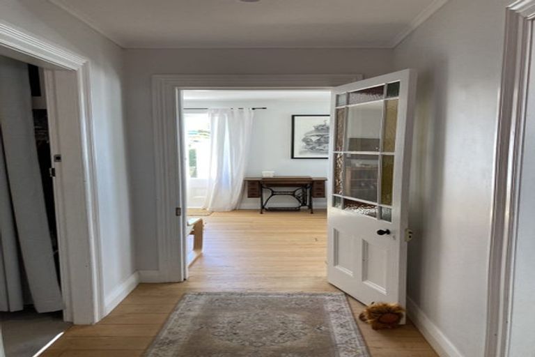 Photo of property in 20 Vincent Road, Northcote Point, Auckland, 0627