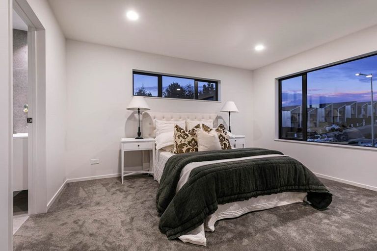 Photo of property in 32 Paparahi Place, Wainui, Silverdale, 0992