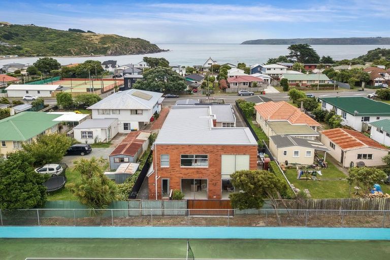 Photo of property in 13a Main Road, Titahi Bay, Porirua, 5022