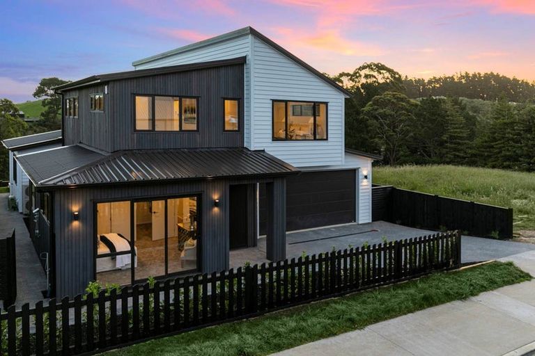 Photo of property in 32 Paparahi Place, Wainui, Silverdale, 0992