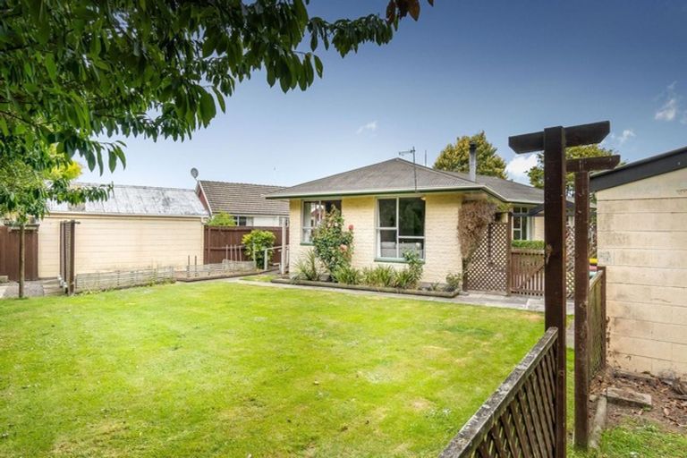 Photo of property in 6 Bidwell Place, Hillmorton, Christchurch, 8025