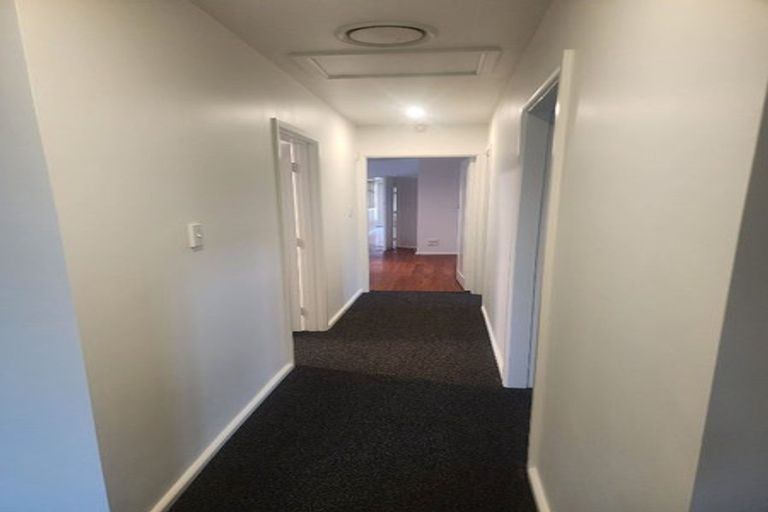 Photo of property in 32 Strowan Road, Strowan, Christchurch, 8052