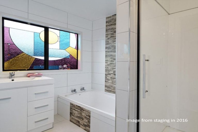 Photo of property in 2/14 Kelkirk Street, Kelston, Auckland, 0602