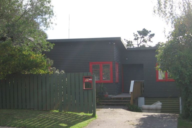 Photo of property in 16 Fairmount Road, Titirangi, Auckland, 0604
