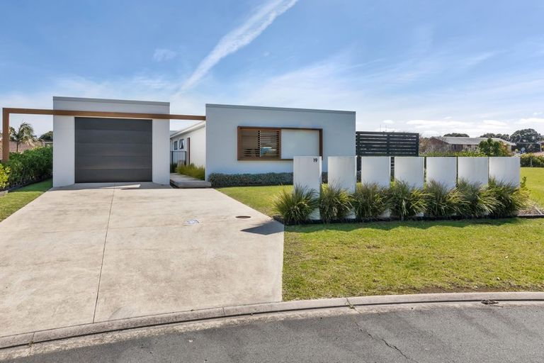 Photo of property in 19 Finch Street, One Tree Point, 0118