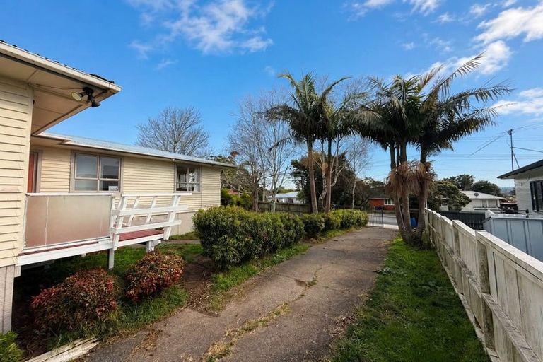 Photo of property in 39 Vera Road, Te Atatu South, Auckland, 0610