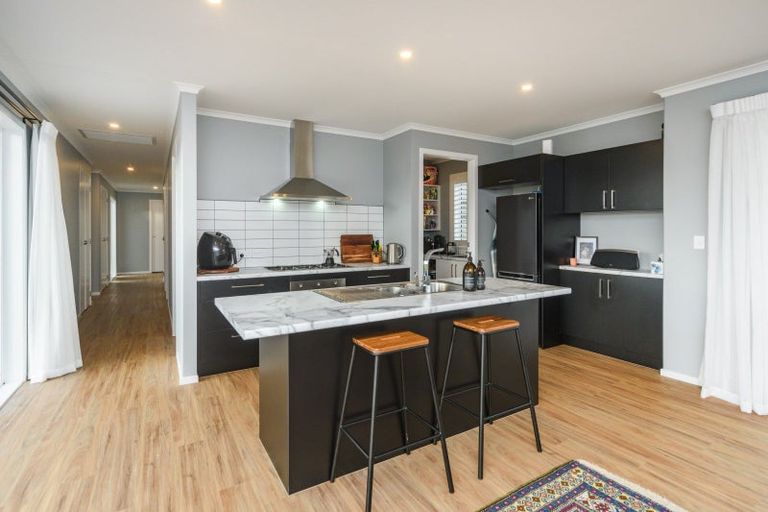 Photo of property in 2 Oldfield Lane, Marton, 4710