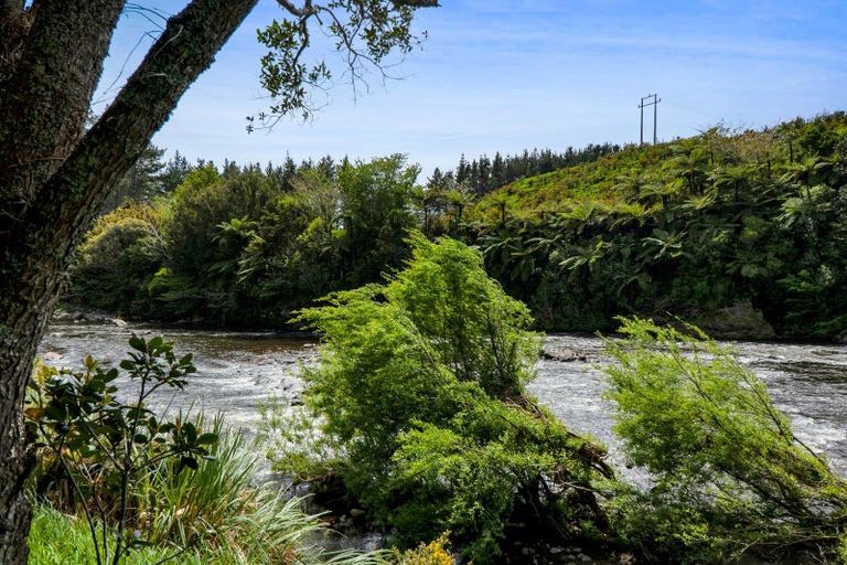 Photo of property in 331a Mangorei Road, Merrilands, New Plymouth, 4312