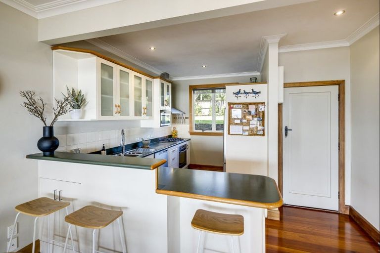 Photo of property in 8 Lambton Road, Hospital Hill, Napier, 4110