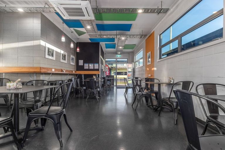 Photo of property in 10 Queen Street West, Levin, 5510