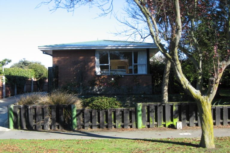 Photo of property in 55 Warren Crescent, Hillmorton, Christchurch, 8025