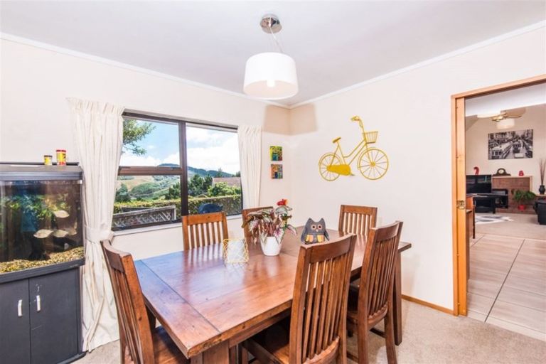 Photo of property in 3 Ronald Woolf Place, Churton Park, Wellington, 6037