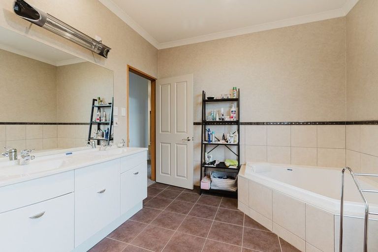 Photo of property in 15 Bouvardia Avenue, Milson, Palmerston North, 4414