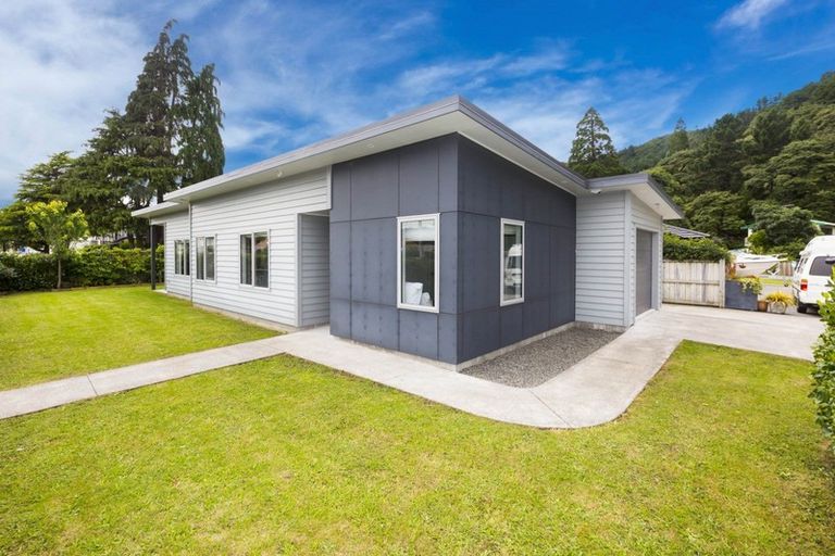 Photo of property in 16 Lane Street, Wallaceville, Upper Hutt, 5018