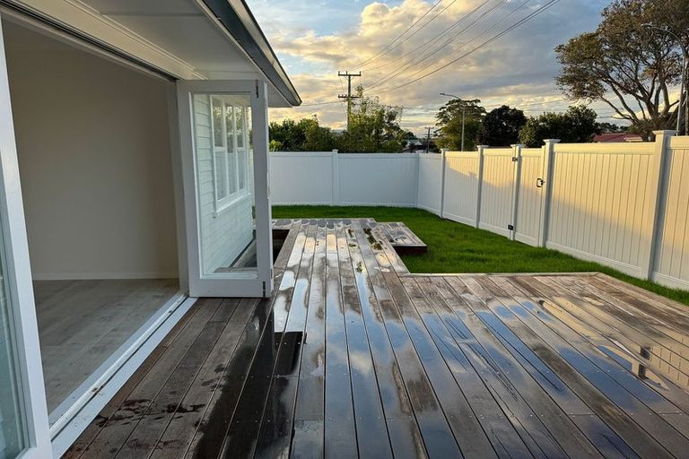 Photo of property in 117 Vodanovich Road, Te Atatu South, Auckland, 0610