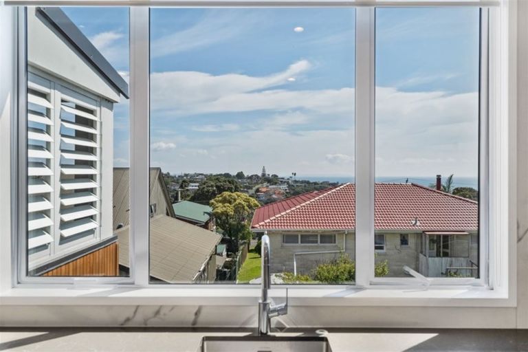 Photo of property in 2/9 Folkestone Street, Murrays Bay, Auckland, 0630
