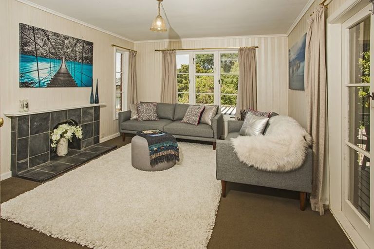 Photo of property in 3/11 Glenfern Road, Mellons Bay, Auckland, 2014