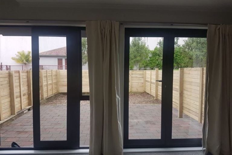 Photo of property in 1a/30 Westward Ho, Glen Eden, Auckland, 0602