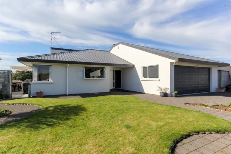 Photo of property in 54 Karina Road, Merrilands, New Plymouth, 4312