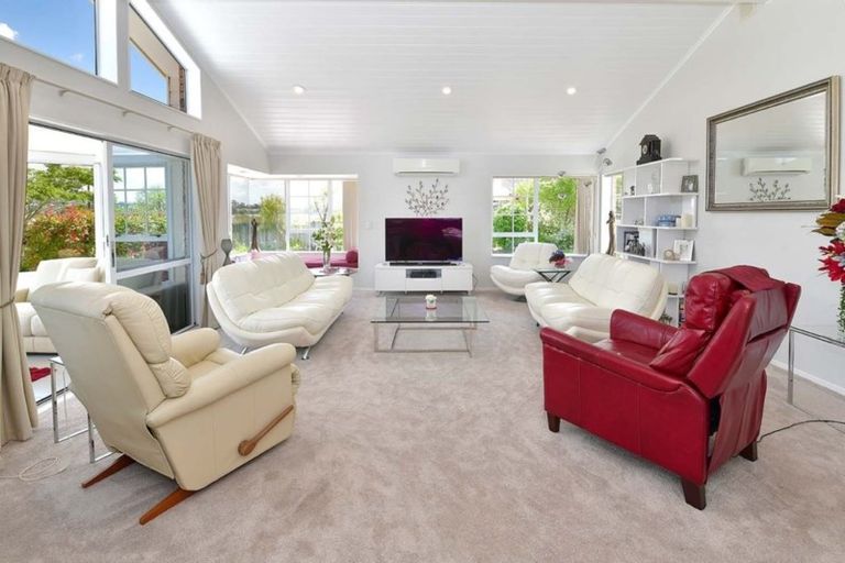 Photo of property in 52 Settlers Grove, Orewa, 0931