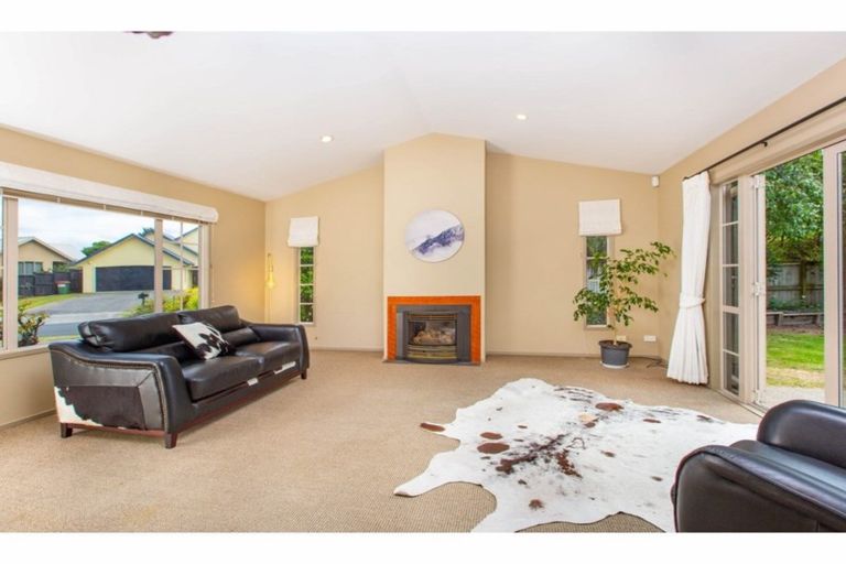 Photo of property in 18 Roderick Place, Rototuna, Hamilton, 3210