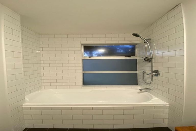 Photo of property in 5 Mcintyre Avenue, Mount Victoria, Wellington, 6011