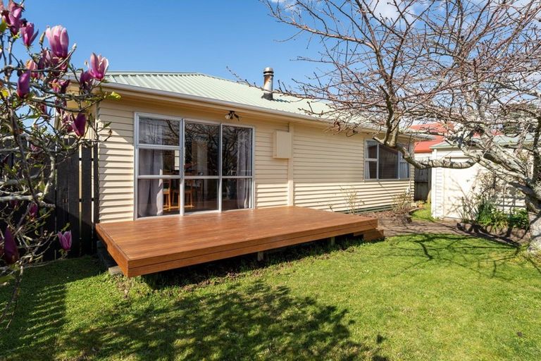 Photo of property in 133 Pioneer Road, Moturoa, New Plymouth, 4310