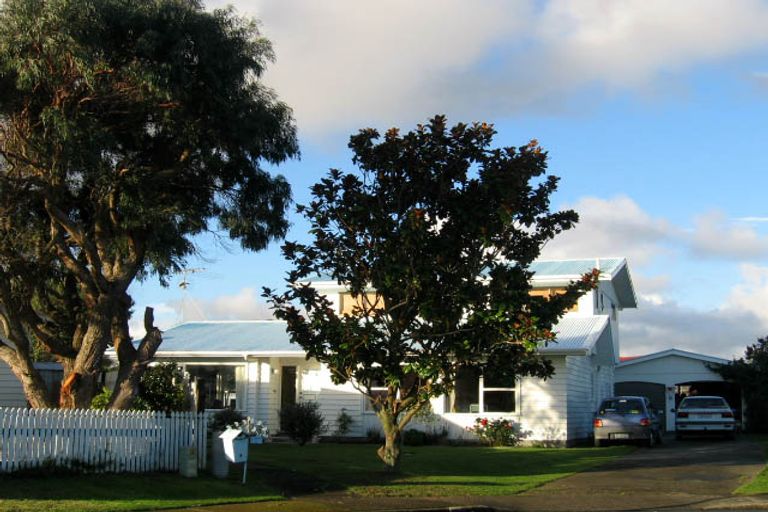 Photo of property in 3 Dennis Grove, Paraparaumu Beach, Paraparaumu, 5032