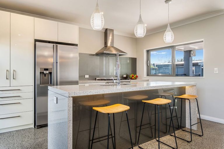 Photo of property in 36 Gilbransen Road, Kumeu, 0810