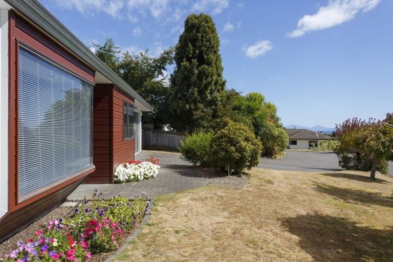 Photo of property in 8 Astelia Way, Waipahihi, Taupo, 3330