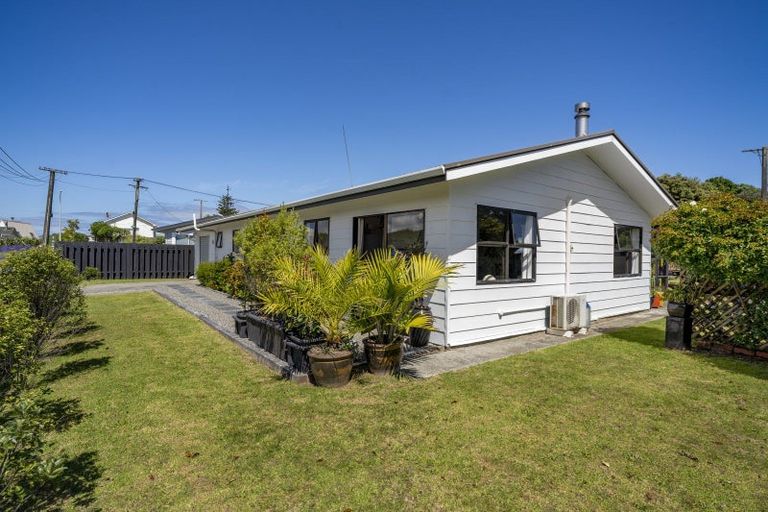 Photo of property in 33 Babbacombe Avenue, Otaki Beach, Otaki, 5512