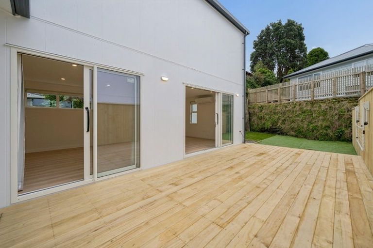 Photo of property in 1/5 Tawa Terrace, Tawa, Wellington, 5028