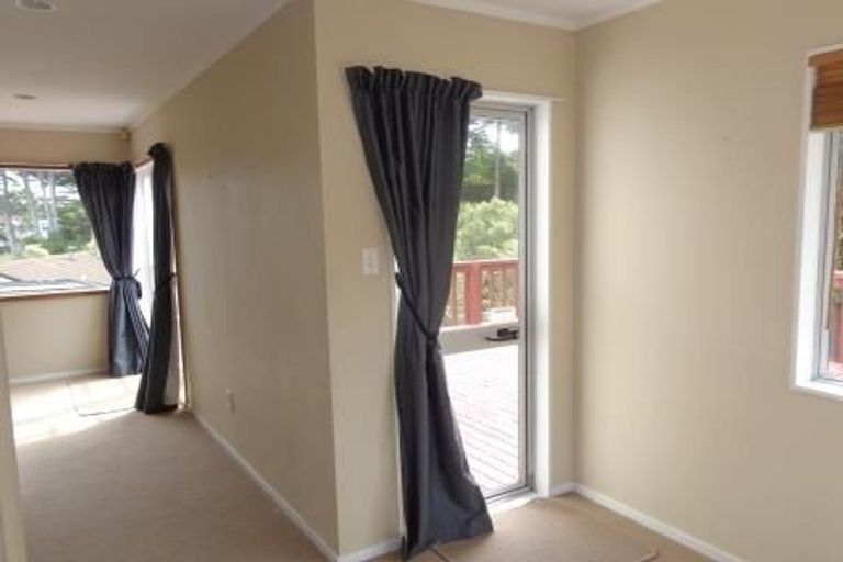 Photo of property in 13 Trengove Place, West Harbour, Auckland, 0618