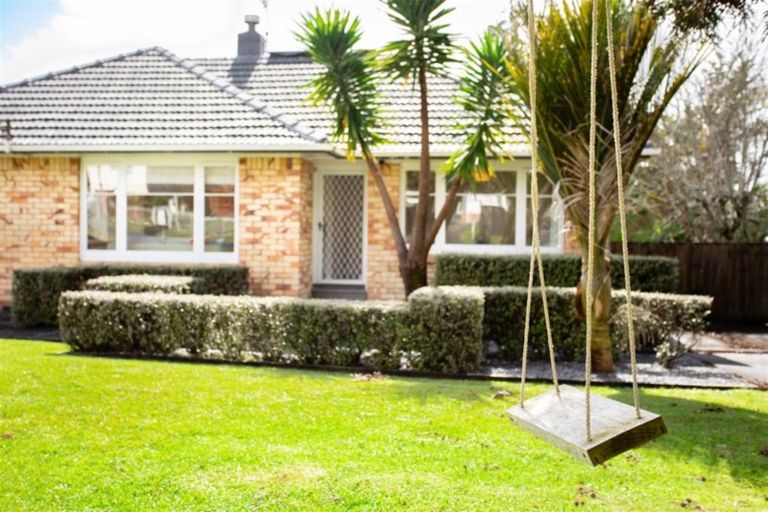 Photo of property in 18 Ayrton Street, Te Atatu South, Auckland, 0610