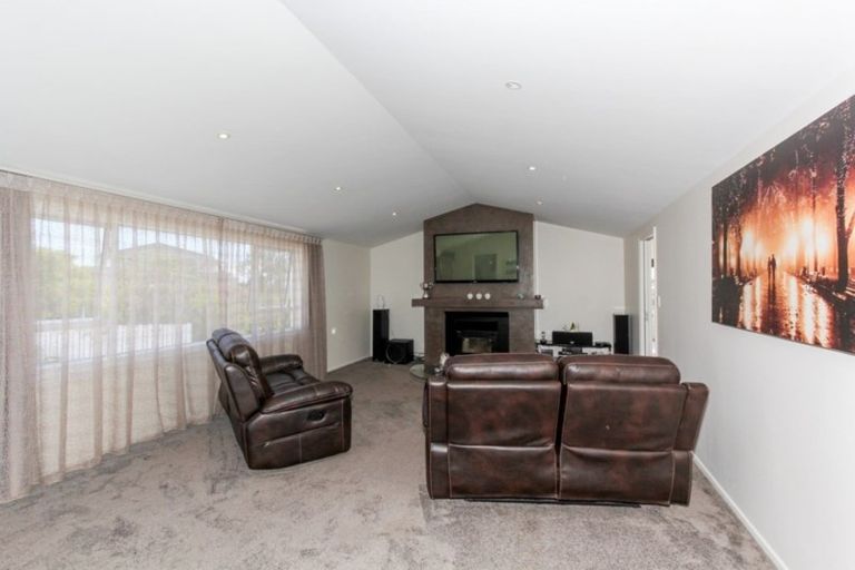 Photo of property in 7a Caledonia Place, Highlands Park, New Plymouth, 4312