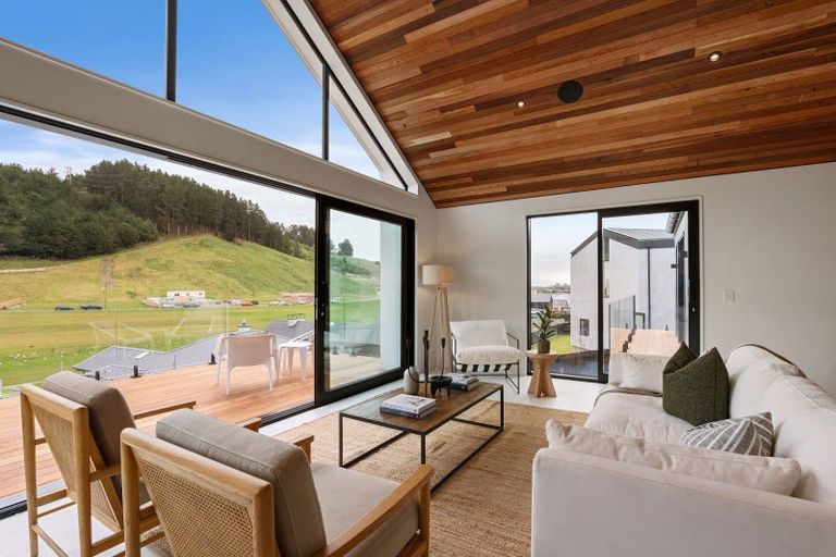 Photo of property in 10 Flowers Lane, Cracroft, Christchurch, 8022