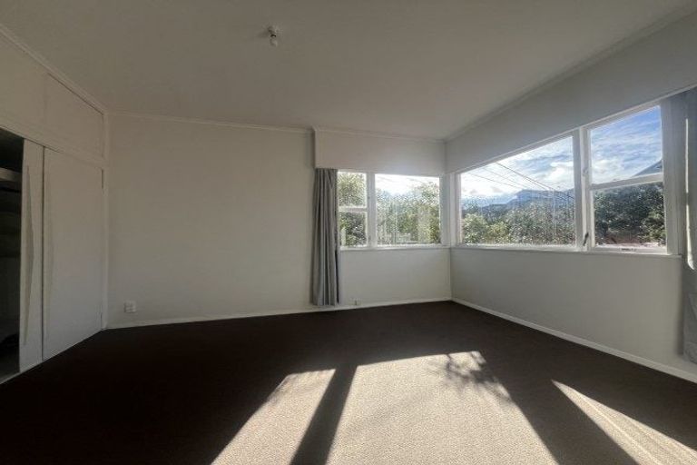 Photo of property in 5a Randwick Road, Northland, Wellington, 6012