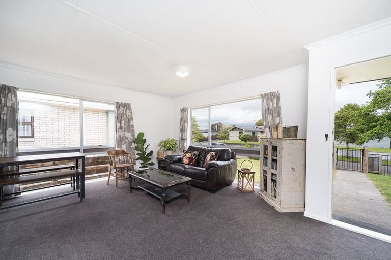 Photo of property in 5a Palliser Place, Milson, Palmerston North, 4414